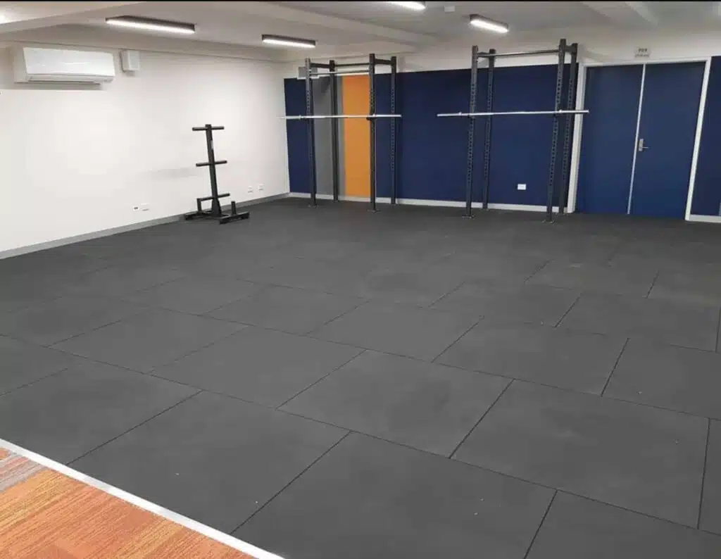 Premium Rubber Gym Mat - Black 1m x 1m x 15mm - Image 2